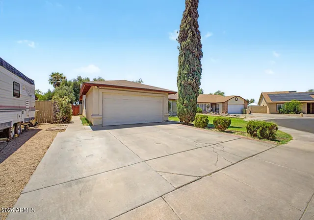 Photo 3 of Sale Pending at 5432 N 73rd Lane, Glendale, AZ 85303 | MLS# 7055099 | Listing updated on 2026-09-04