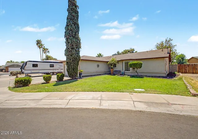 Photo 4 of Sale Pending at 5432 N 73rd Lane, Glendale, AZ 85303 | MLS# 7055099 | Listing updated on 2026-09-04
