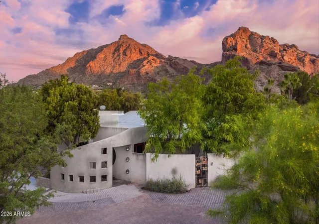 1st image of 6318 N 52nd Pl, Paradise Valley, AZ 85253 | MLS# 7055214