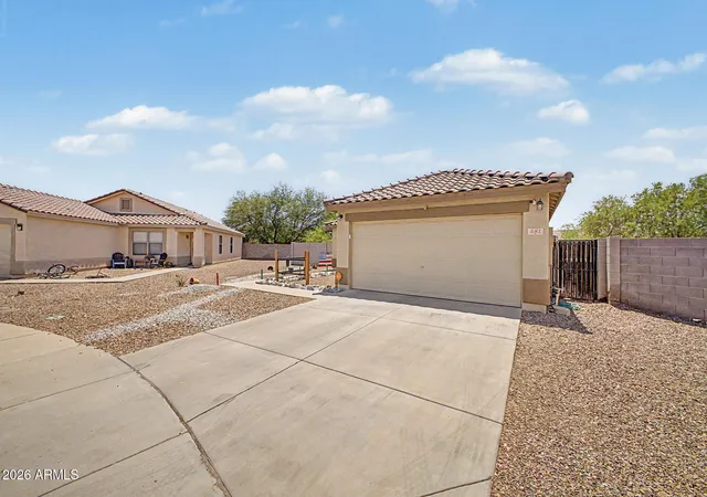 Photo 3 of Sale Pending at 581 W Jardin Loop, Casa Grande, AZ 85122 | MLS# 7055259 | Listing updated on 2026-09-29