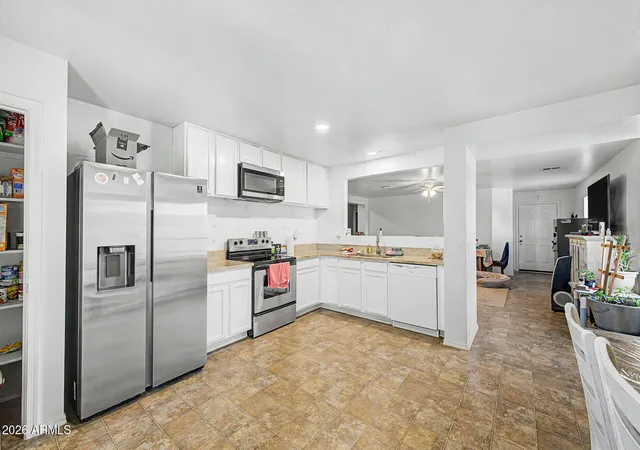 Photo 4 of Sale Pending at 581 W Jardin Loop, Casa Grande, AZ 85122 | MLS# 7055259 | Listing updated on 2026-09-29