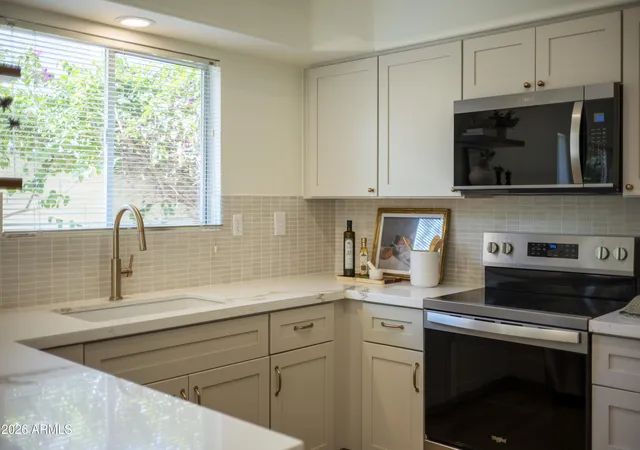 Townhouse for sale at 5032 E Siesta Dr #3, Phoenix, AZ 85044 | MLS# 7055886