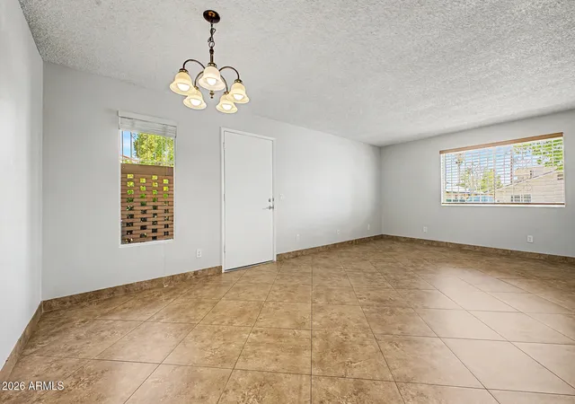 Listing Photo 4 - Condo for sale in building located at 8802 N 8Th St, Phoenix, AZ 85020 - Unit #A2