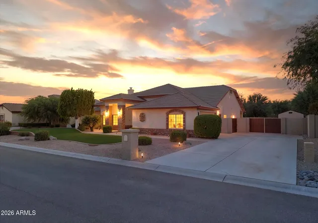 2nd image of 4637 W Misty Willow Ln, Glendale, AZ 85310 | MLS# 7063171