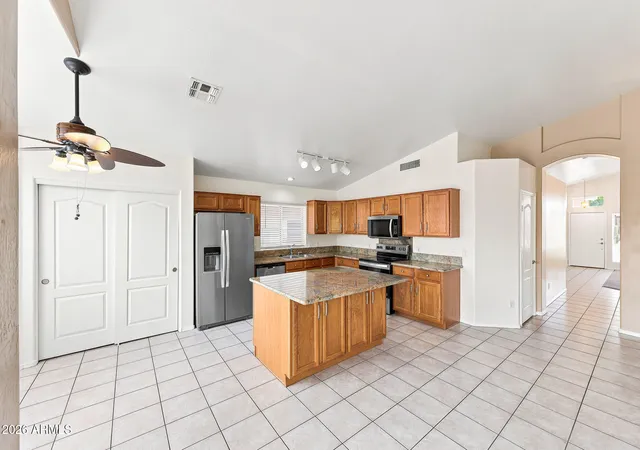 Photo 4 of Single family home for sale at 1109 E Montoya Ln, Phoenix, AZ 85024 | MLS# 7055775 | Listing updated on 2026-09-18