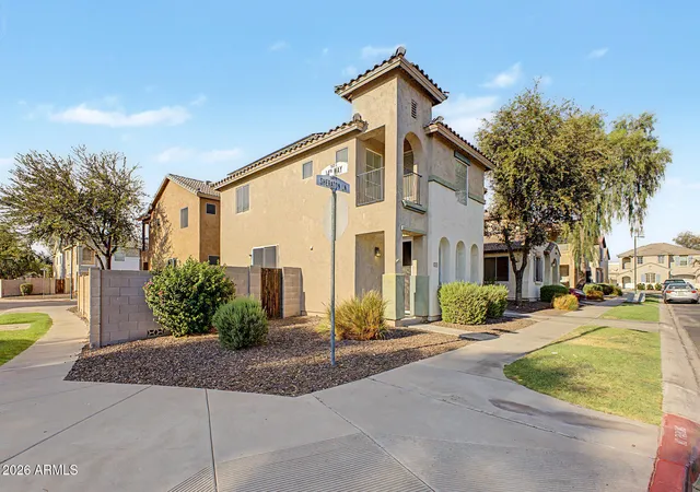 Photo 2 of Sale Pending at 1454 E Sheraton Ln, Phoenix, AZ 85040 | MLS# 7057291 | Listing updated on 2026-08-31