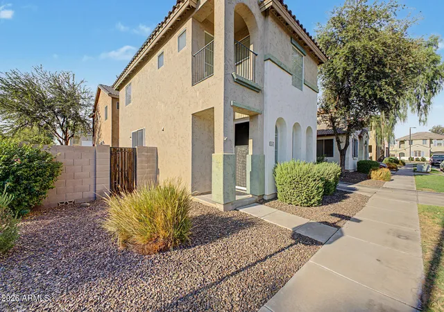 Photo 3 of Sale Pending at 1454 E Sheraton Ln, Phoenix, AZ 85040 | MLS# 7057291 | Listing updated on 2026-08-31