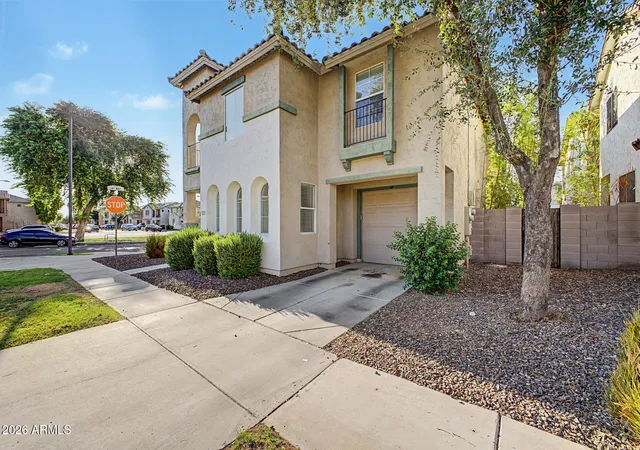 Photo 3 of Sale Pending at 1454 E Sheraton Ln, Phoenix, AZ 85040 | MLS# 7057291 | Listing updated on 2026-08-31