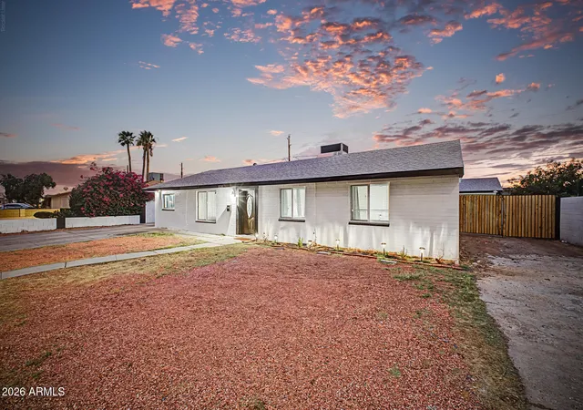 Photo 3 of Sale Pending at 5530 N 61st Avenue, Glendale, AZ 85301 | MLS# 7055650 | Listing updated on 2026-09-18