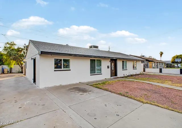 Photo 4 of Sale Pending at 5530 N 61st Avenue, Glendale, AZ 85301 | MLS# 7055650 | Listing updated on 2026-09-18