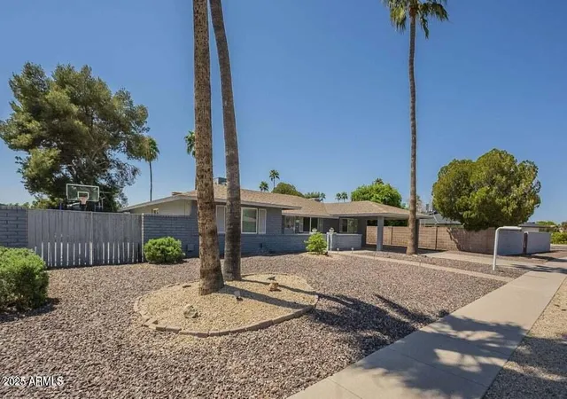 2nd image of 10844 N 37th St, Phoenix, AZ 85028 | MLS# 7058961