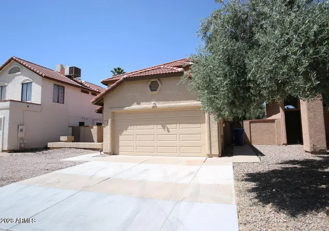 Photo 3 of Single family home for sale at 924 E Manor Dr, Chandler, AZ 85225 | MLS# 7055774 | Listing updated on 2026-08-19