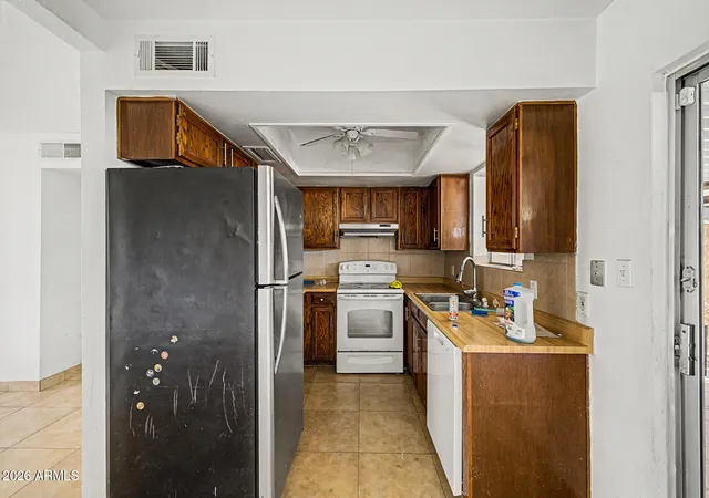 Photo 4 of Townhouse for sale at 17227 N 16th Drive #12, Phoenix, AZ 85023 | MLS# 7057921 | Listing updated on 2026-09-17