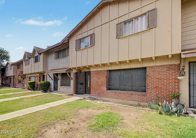 Photo 3 of Townhouse for sale at 4310 W Ocotillo Rd, Glendale, AZ 85301 | MLS# 7055969 | Listing updated on 2026-08-02
