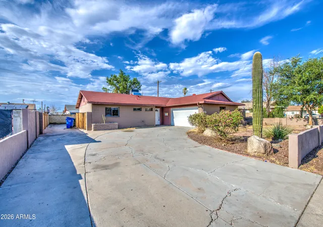 Photo 2 of Single family home for sale at 7922 W Earll Dr, Phoenix, AZ 85033 | MLS# 7056644 | Listing updated on 2026-08-11