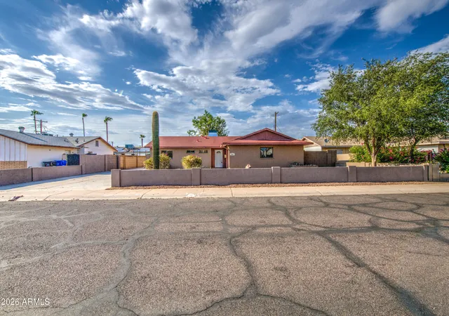 Photo 3 of Single family home for sale at 7922 W Earll Dr, Phoenix, AZ 85033 | MLS# 7056644 | Listing updated on 2026-08-11