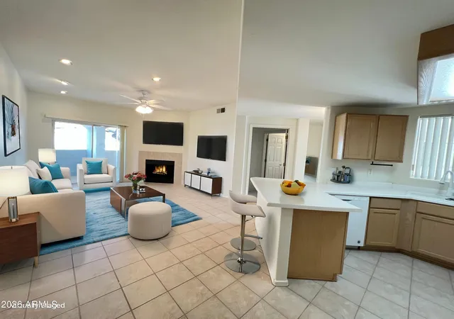 Photo 2 of Townhouse for sale at 10401 N 52nd Street #124, Paradise Valley, AZ 85253 | MLS# 7056000 | Listing updated on 2026-08-11