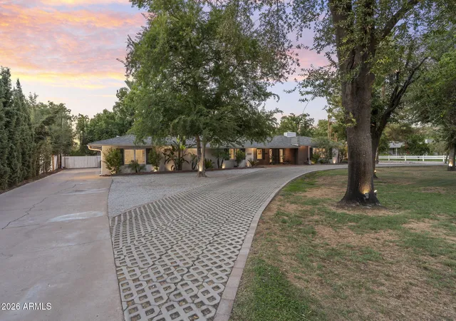 3rd image of 550 W Berridge Ln, Phoenix, AZ 85013 | MLS# 7062596