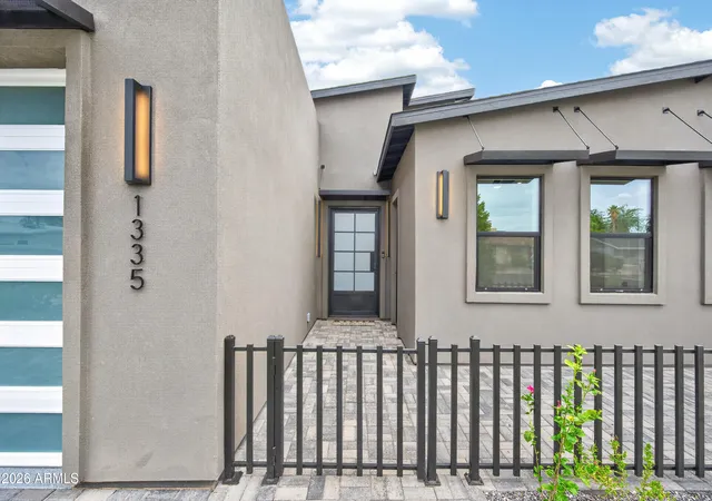 Photo 3 of Sale Pending at 1335 E Kaler Dr, Phoenix, AZ 85020 | MLS# 7056989 | Listing updated on 2026-09-03