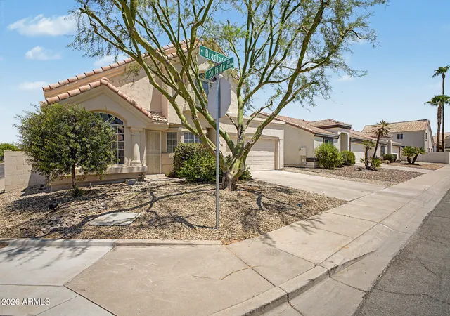 Photo 2 of Single family home for sale at 822 W Bradford Dr, Gilbert, AZ 85233 | MLS# 7059861 | Listing updated on 2026-09-16