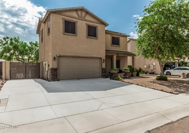 Photo 3 of Single family home for sale at 831 S Buena Vista Dr, Apache Junction, AZ 85120 | MLS# 7056781 | Listing updated on 2026-09-11