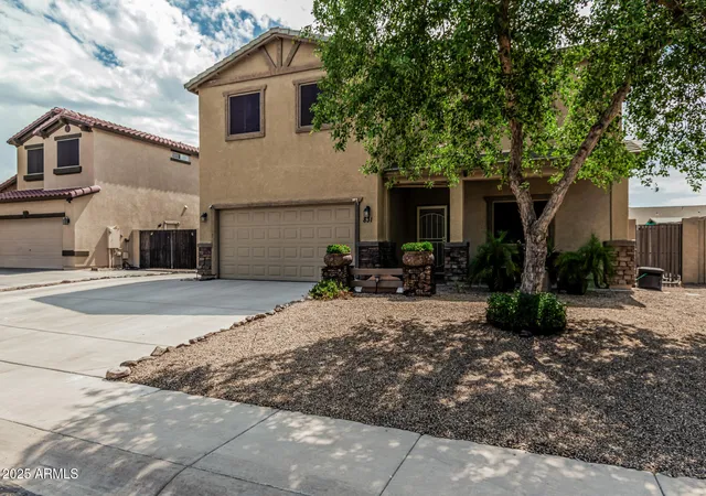 Photo 4 of Single family home for sale at 831 S Buena Vista Dr, Apache Junction, AZ 85120 | MLS# 7056781 | Listing updated on 2026-10-03