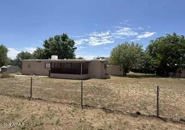 Photo 4 of Sale Pending at 18386 S Pioneer Ave, Peeples Valley, AZ 86332 | MLS# 7058220 | Listing updated on 2026-10-09