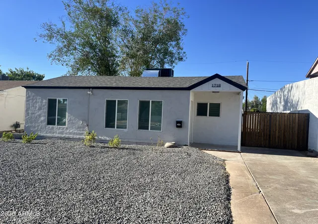 Photo 4 of Single family home for sale at 1718 E Glenrosa Ave, Phoenix, AZ 85016 | MLS# 7057736 | Listing updated on 2026-10-09