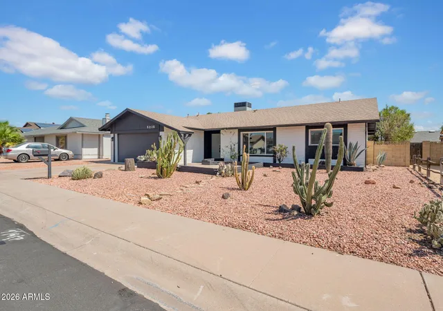 Photo 3 of Single family home for sale at 5215 W Hearn Rd, Glendale, AZ 85306 | MLS# 7057068 | Listing updated on 2026-09-12