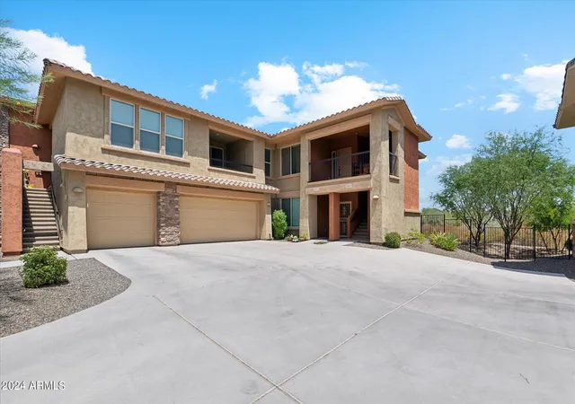 4th image of 2425 W Bronco Butte Trl, Phoenix, AZ 85085