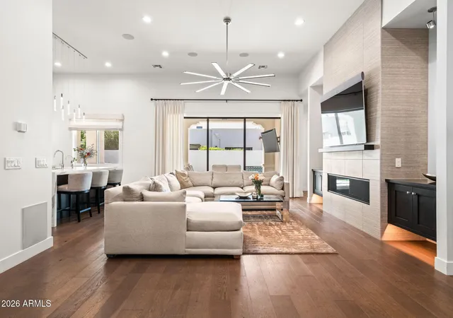Photo 4 of Single family home for sale at 3927 E Crittenden Ln, Phoenix, AZ 85018 | MLS# 7057846 | Listing updated on 2026-09-22