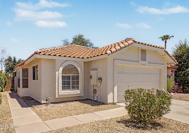 4th image of 1006 W Redondo Dr, Gilbert, AZ 85233 | MLS# 7058414