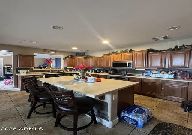 4th image of 15406 W Dahlia Dr, Surprise, AZ 85379 | MLS# 7057573