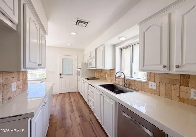 Photo 2 of Townhouse for sale at 5341 N Questa Tierra Dr, Phoenix, AZ 85012 | MLS# 7057742 | Listing updated on 2026-10-02