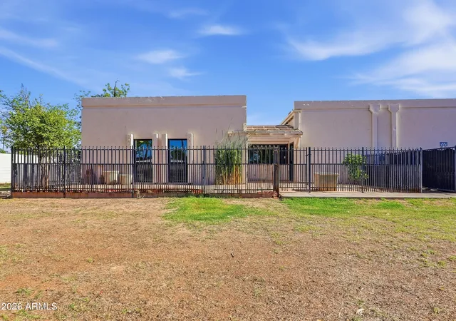 Photo 3 of Townhouse for sale at 326 E Huntington Dr, Tempe, AZ 85282 | MLS# 7057754 | Listing updated on 2026-09-17