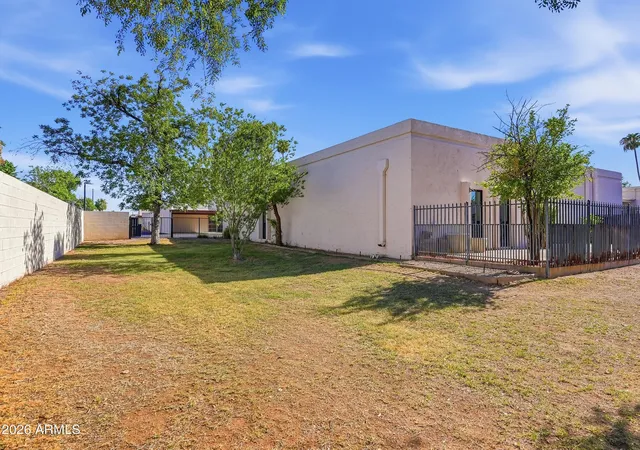 Photo 4 of Townhouse for sale at 326 E Huntington Dr, Tempe, AZ 85282 | MLS# 7057754 | Listing updated on 2026-09-17