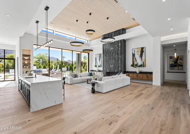 Photo 3 of Mansion for sale at 8100 N 64th Pl, Paradise Valley, AZ 85253 | MLS# 7073337 | Listing updated on 2026-09-13