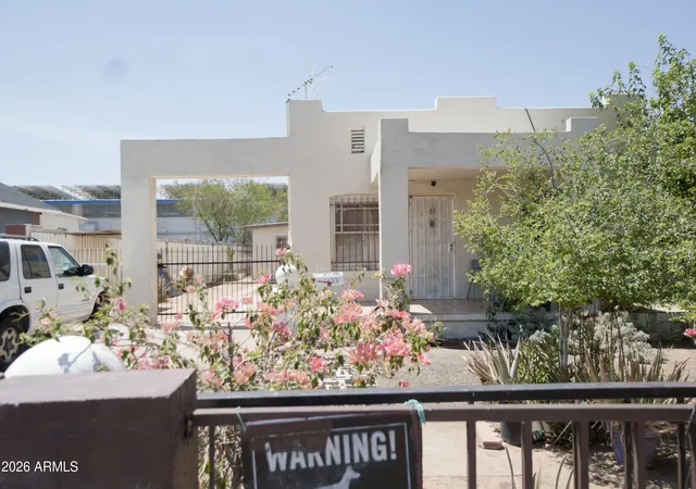 Photo 3 of Sale Pending at 1433 E Brill St, Phoenix, AZ 85006 | MLS# 7058462 | Listing updated on 2026-09-06
