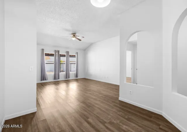 3rd image of 10111 W Colter St, Glendale, AZ 85307 | MLS# 7058068
