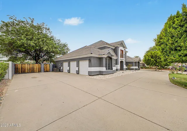 Photo 3 of Single family home for sale at 5442 W Fallen Leaf Ln, Glendale, AZ 85310 | MLS# 7063200 | Listing updated on 2026-10-17