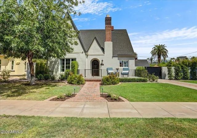 1st image of 324 W Monte Vista Rd, Phoenix, AZ 85003 | MLS# 7066432