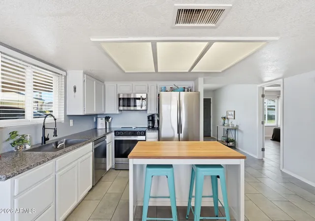Photo 3 of Single family home for sale at 810 N Pine Ct, Gilbert, AZ 85233 | MLS# 7058683 | Listing updated on 2026-09-03