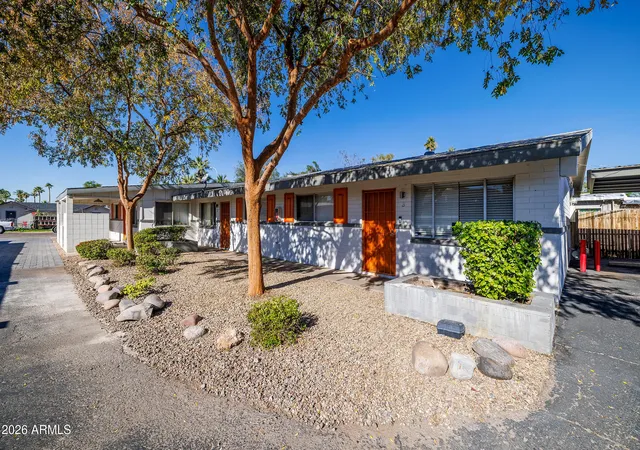 Photo 3 of Townhouse for sale at 2947 N 39th Street, Phoenix, AZ 85018 | MLS# 7060274 | Listing updated on 2026-10-01