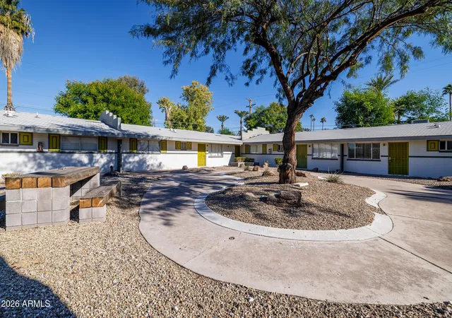 Photo 4 of Townhouse for sale at 2947 N 39th Street, Phoenix, AZ 85018 | MLS# 7060274 | Listing updated on 2026-10-01