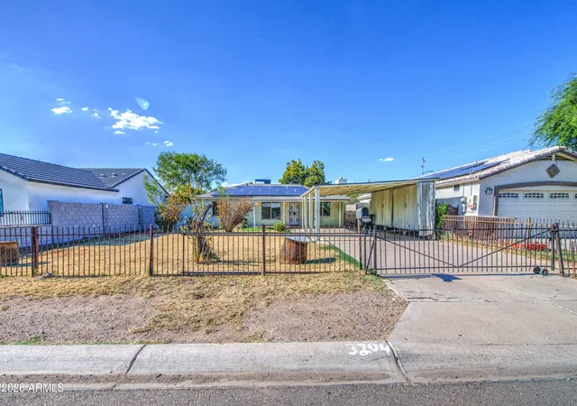 Photo 3 of Sale Pending at 3204 W Monte Vista Rd, Phoenix, AZ 85009 | MLS# 7059150 | Listing updated on 2026-08-25
