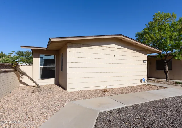 Photo 3 of Townhouse for sale at 10727 W Santa Fe Dr, Sun City, AZ 85351 | MLS# 7073072 | Listing updated on 2026-09-12