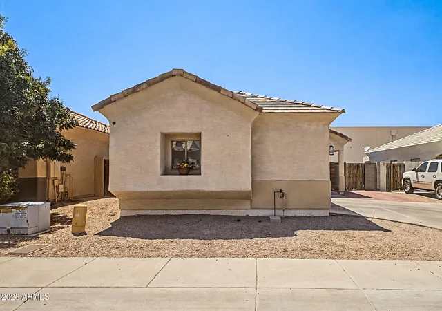 Photo 2 of Single family home for sale at 5614 S 26th Place, Phoenix, AZ 85040 | MLS# 7060324 | Listing updated on 2026-10-03