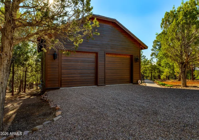 Photo 3 of Single family home for sale at 1600 S Vine Maple Ln, Show Low, AZ 85901 | MLS# 7059069 | Listing updated on 2026-08-11