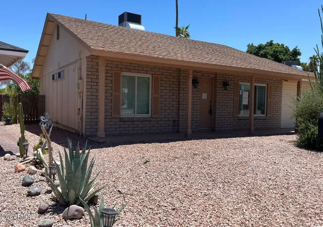 Photo 2 of Sale Pending at 11233 S Tomah St, Phoenix, AZ 85044 | MLS# 7059450 | Listing updated on 2026-10-20
