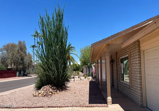 Photo 3 of Sale Pending at 11233 S Tomah St, Phoenix, AZ 85044 | MLS# 7059450 | Listing updated on 2026-10-20